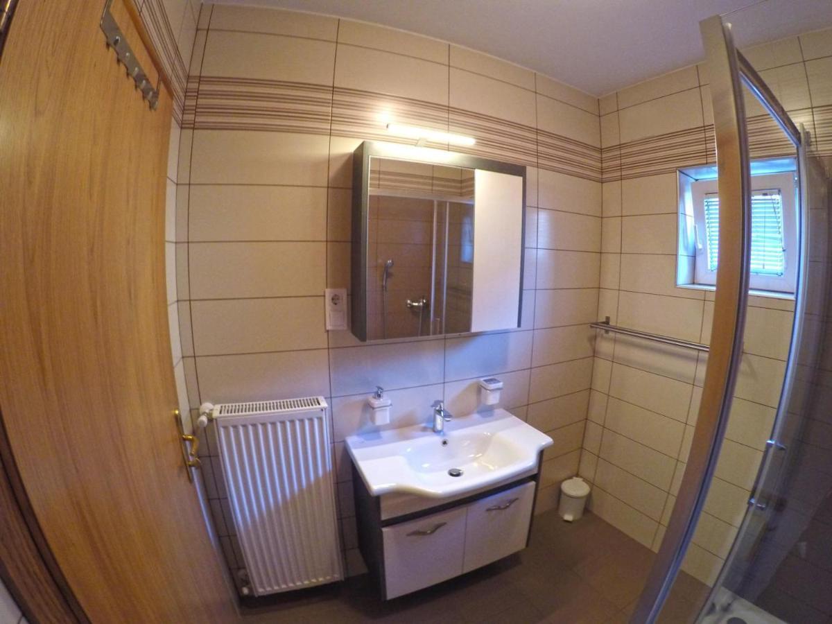Apartments And Rooms Rea Sveti Martin Na Muri Esterno foto