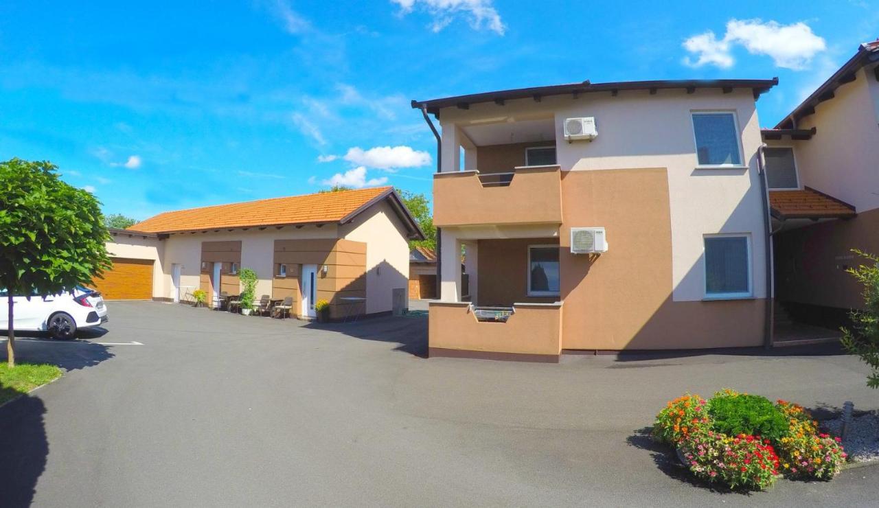 Apartments And Rooms Rea Sveti Martin Na Muri Esterno foto