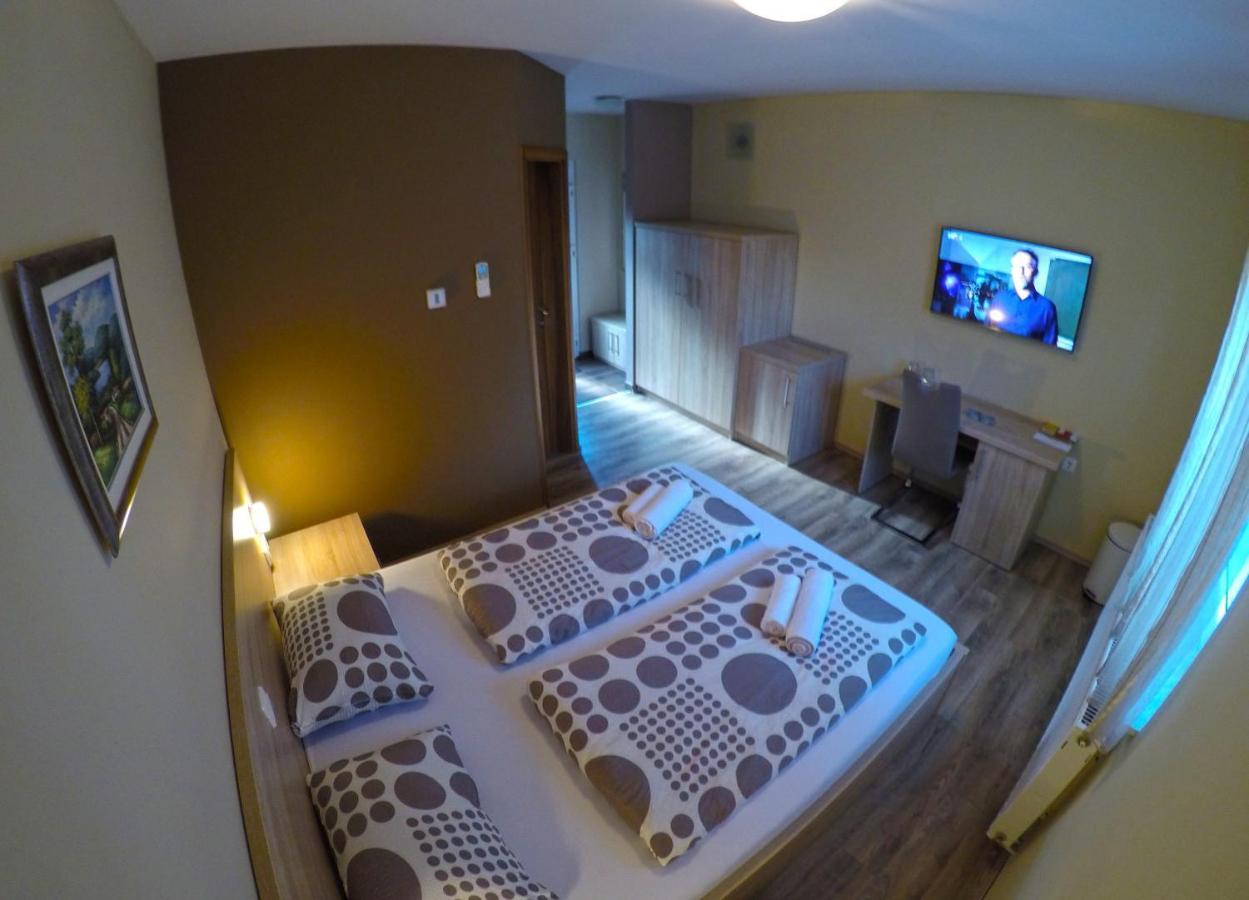 Apartments And Rooms Rea Sveti Martin Na Muri Esterno foto